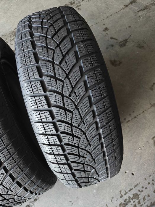 R17 225 65 шини зимові Goodyear Efficient Grip Performance SUV хороший стан Німеччина