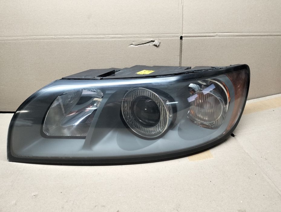 Volvo V50 s40 lampa przód  lewa jasna  zwykła