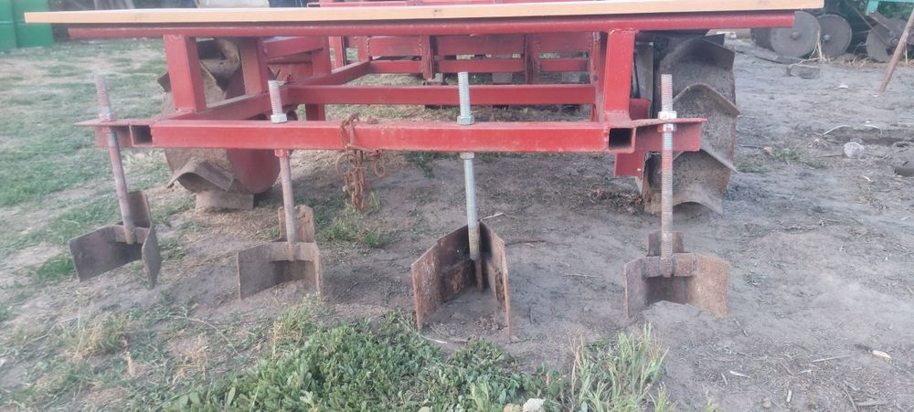 Продам часнико саджалку 3 рядну
