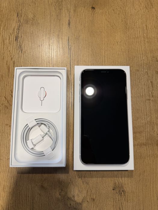 iPhone 11 biały 64 GB 77% kondycji baterii