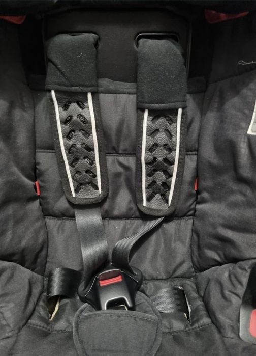 Fotelik Axkid Kidzone 9-25kg tyłem i przodem do kierunku jazdy