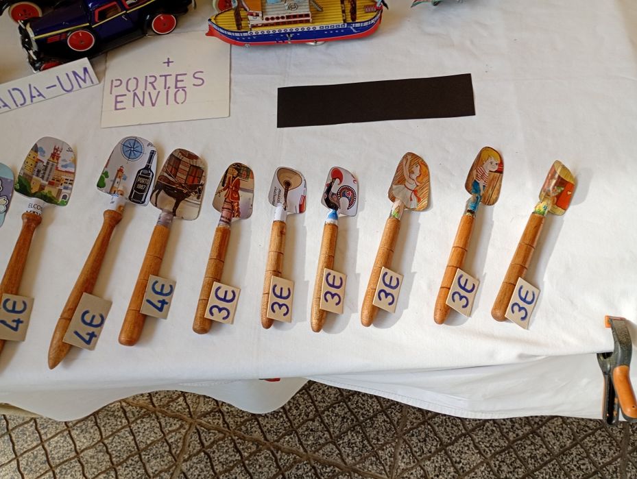 Brinquedos em chapa estrangeiros litografados