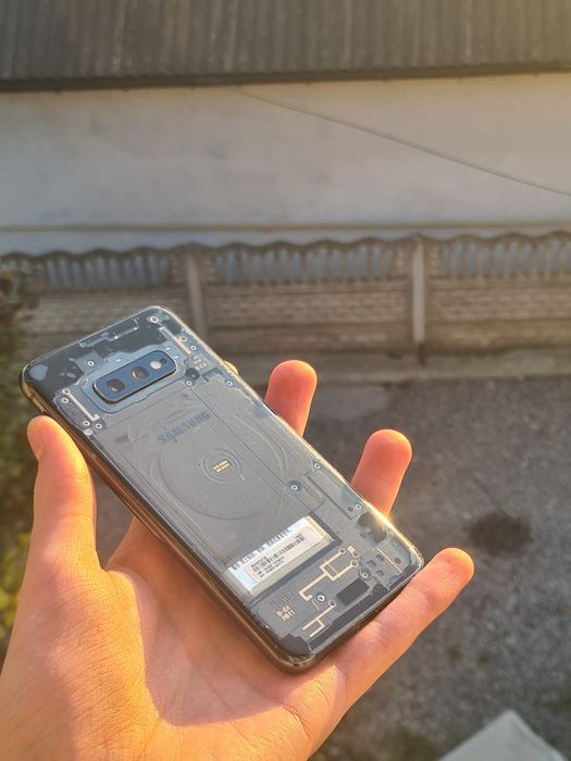Samsung s10e 128/6 телефон самсунг с10е