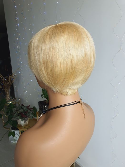 Peruka z włosów naturalnych w 100% krótka blond Beata