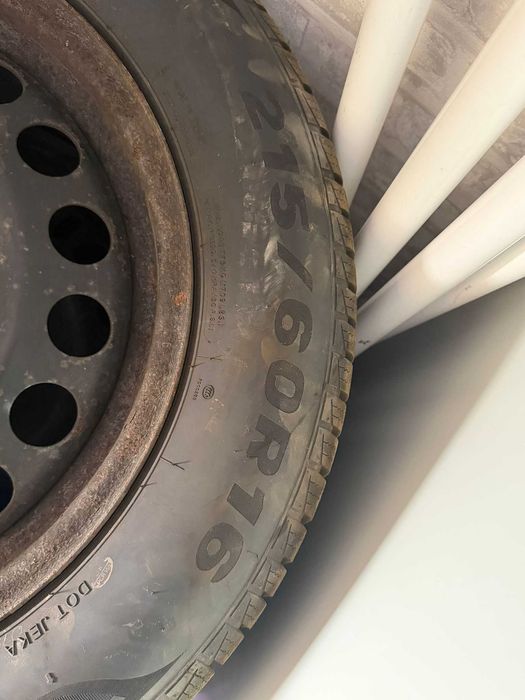 Conjunto de 4 Pneus com Jantes de Aço – 215/60 R16