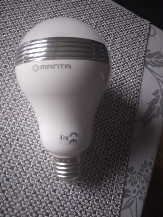 Sprzedam inteligentną żarówkę z głośnikiem