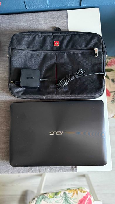 Laptop ASUS R556L – solidny sprzęt do codziennych zadań