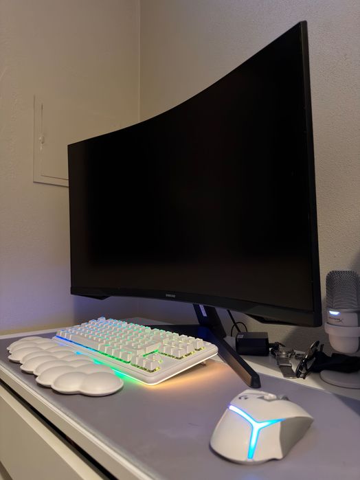 Monitor Samsung Odyssey 32” LED QHD 165Hz Freesync Curvo