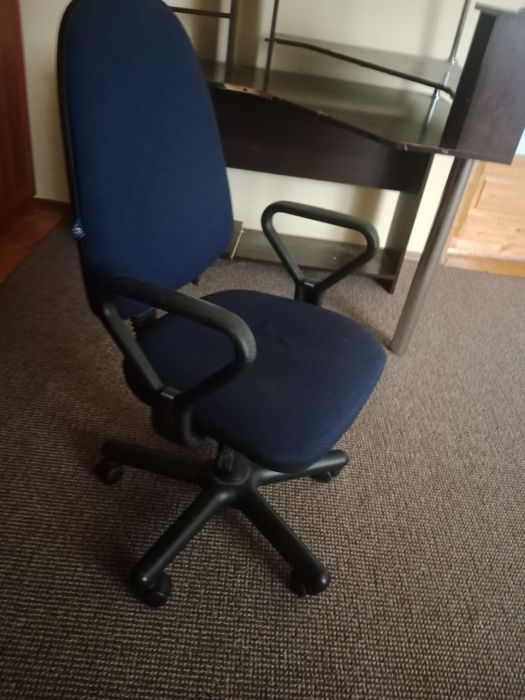 Комп'ютерний стіл з кріслом