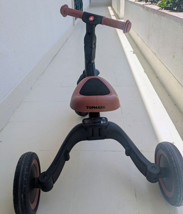 Triciclo / bicicleta novo (com pedais)