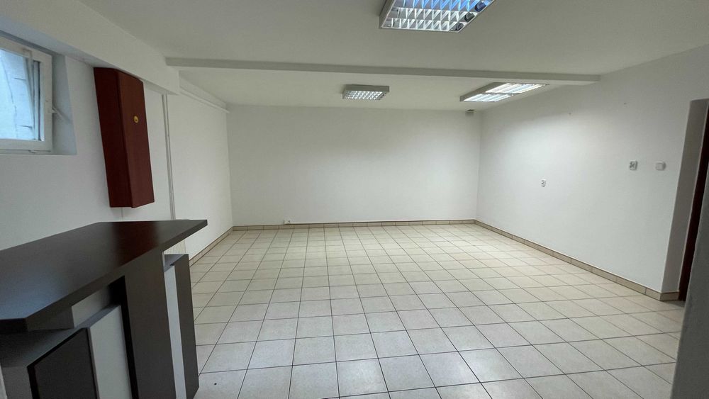 Lokal w centrum - piwnica