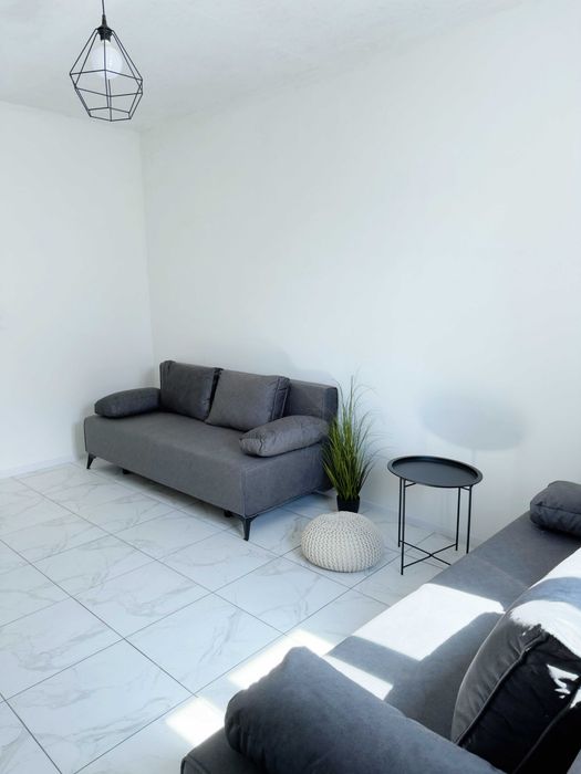 076 сучасний будинок з басейном альтанкою в Борисполі