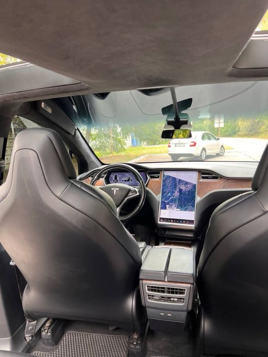 Tesla model X 90D . Тесла модел Х . В доброму стані !