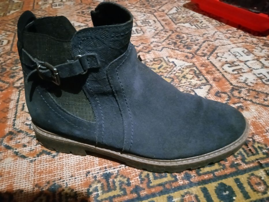 продам осінні сапоги