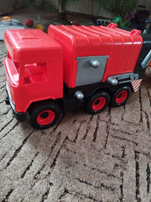 Машина самоскид.