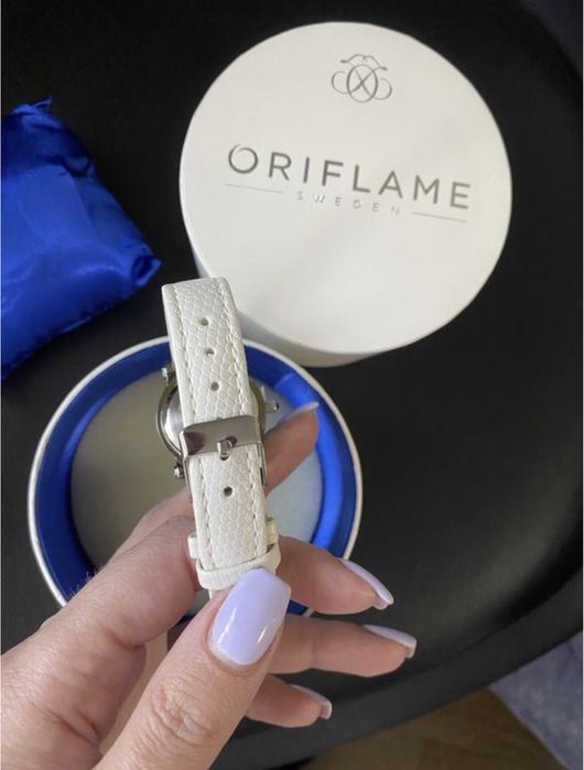 Часы Oriflame с кристаллами SWAROVSKI