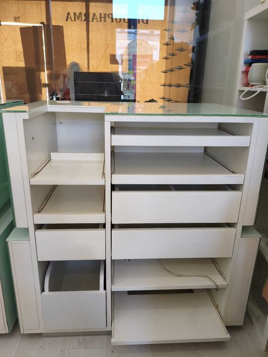 Glass counter with LED lighting64285284422017123