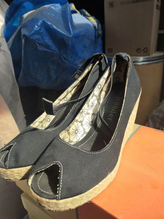 Buty na koturnie CCC