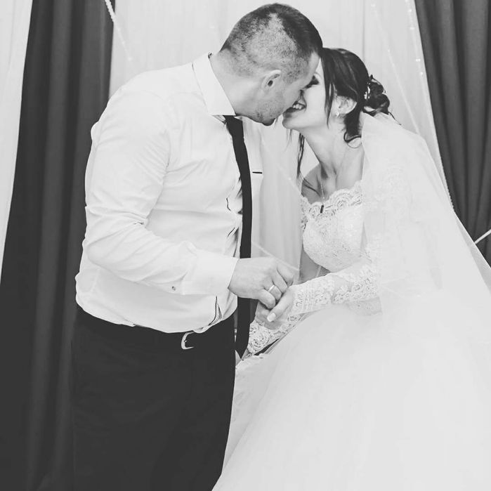 Весільна сукня в дуже гарному стані