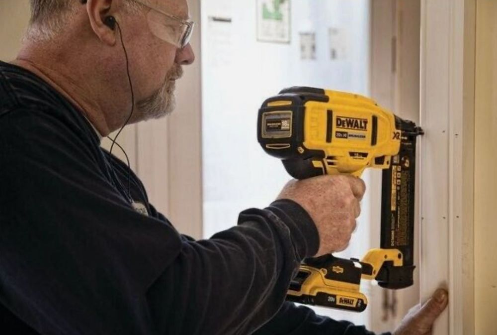 Акумуляторний нейлер DEWALT DCN680B 20 V MAX XR 18GA
