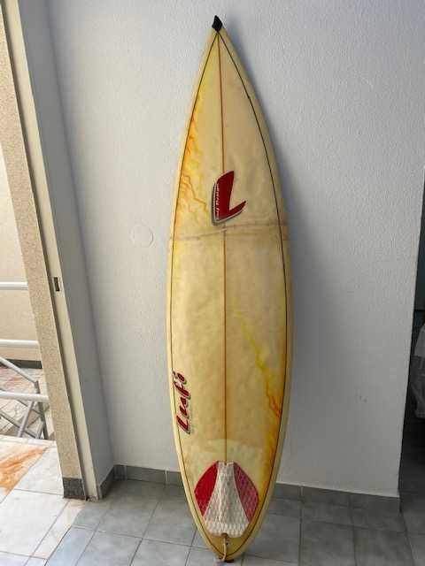 Prancha surf LUFI pintada à mão; Hand painted LUFI surfboard