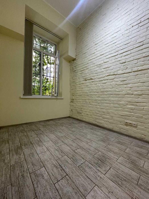 приміщення 11м вул. Листопадового Чину. З ремонтом.