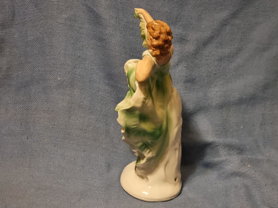 Фарфоровая статуэтка танцовщица