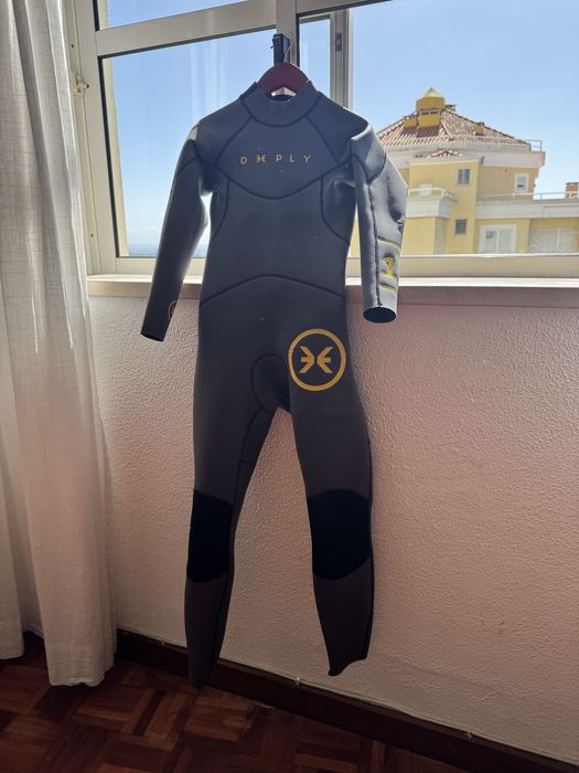 Fato Surf Deeply cinzento + Oferta poncho Deeply azul escuro