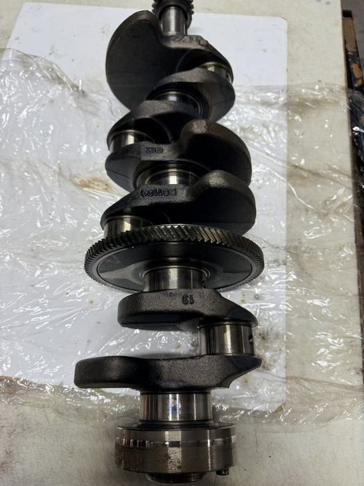 Колінвал Mercedes Benz  2.2 cdi OM  611 00 04 06 03 В ідеальному STD.