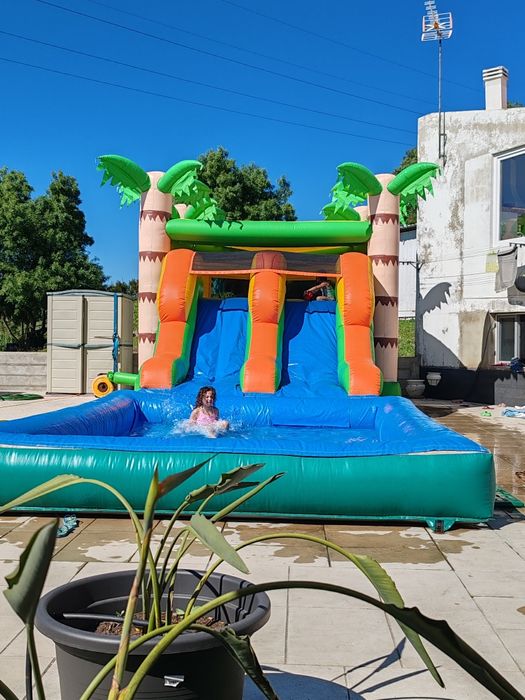 Aluguer de insufláveis e serviço animação low-cost