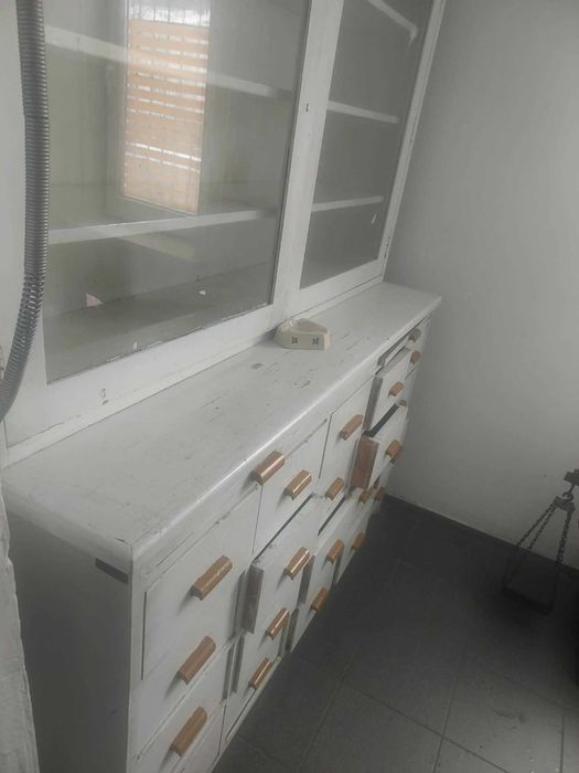 Duży kredens  cm z nadbudówką – szuflady + 2 dodatkowe, vintage