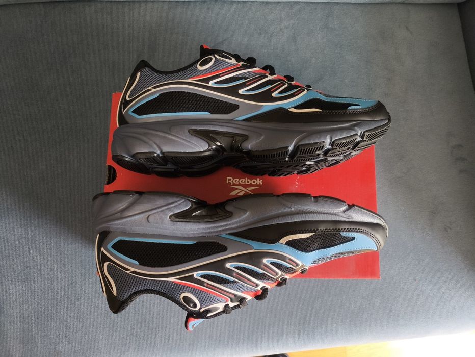 Nowe buty sportowe Reebok Eoss- Premier Road Control rozmiar 42,5