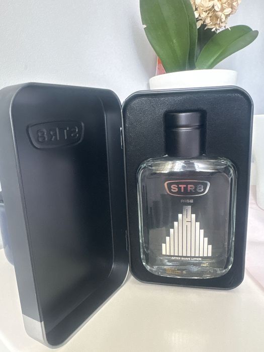 Woda po goleniu STR 8