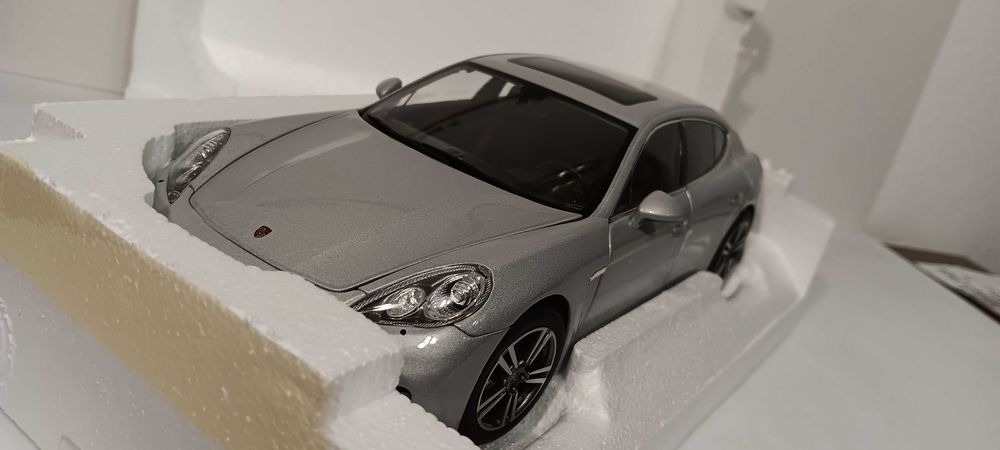 1/18 Porsche Panamera Turbo 2009 cz - Norev HQ