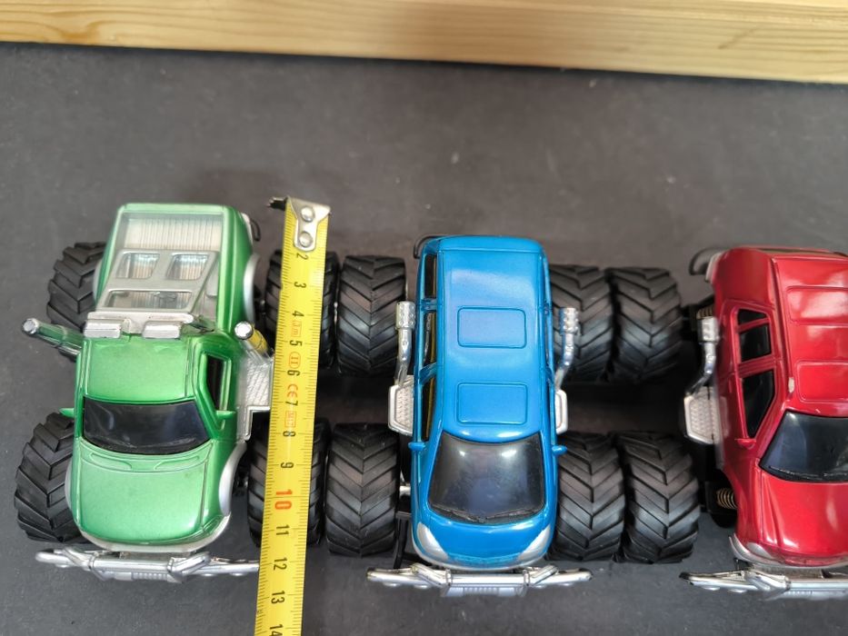 Lote 3 Miniaturas Monster Trucks – Suspensão Ativa
Conjunto de Jipes O