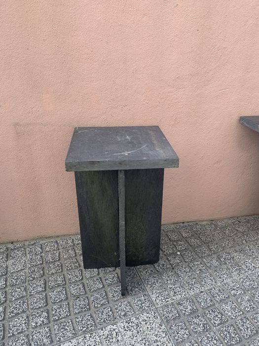 Conjunto de bancos em ardósia