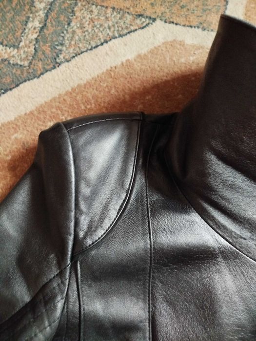 Жіноча шкіряна куртка