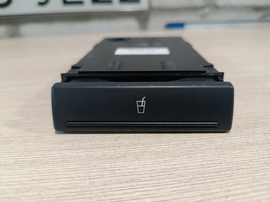 Подстаканник audi a6 c5 оригинал 4b0862534d