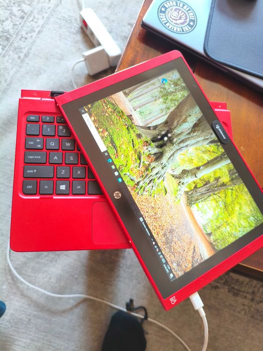 Komputer HP Pavilion x2 , używany w stanie  b. dobrym.