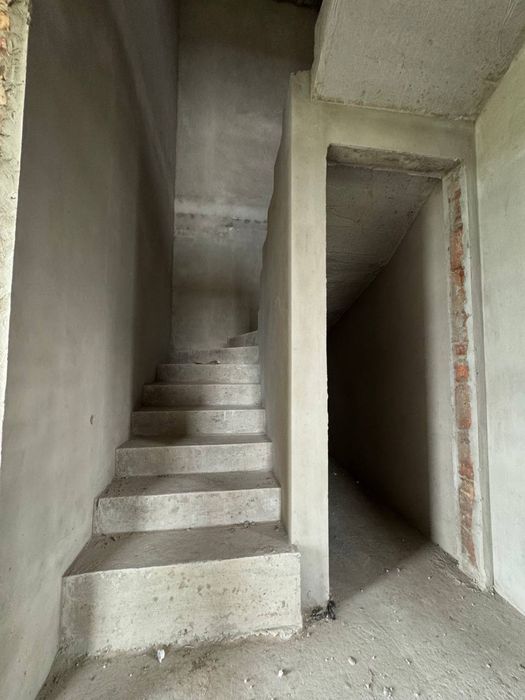 Продам класний сучасний котедж, на дві сімї