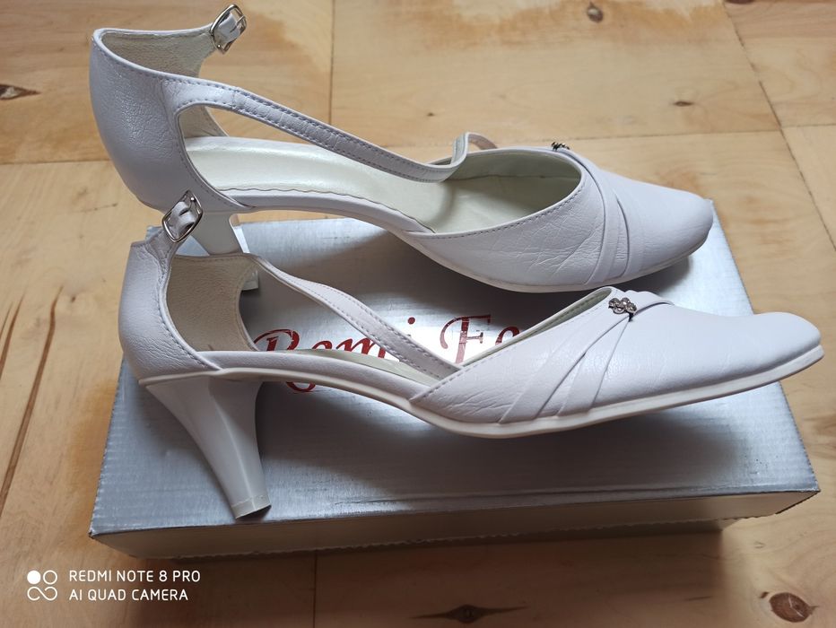 Buty białe ślubne