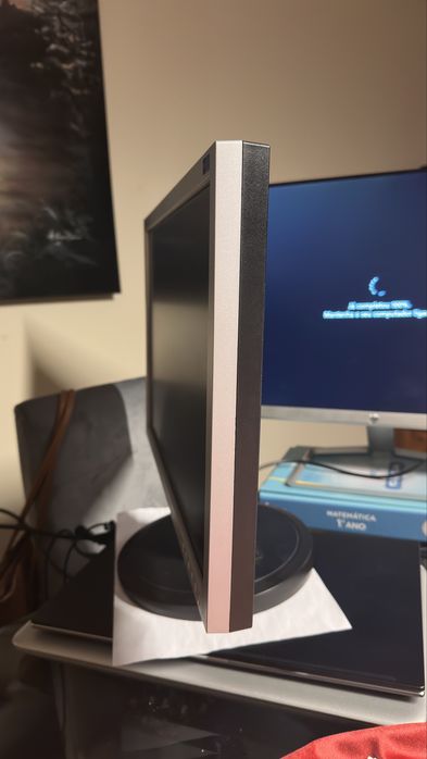 22-inch Samsung 2223NW 1920 x 1080 LCD Monitor Cinzento