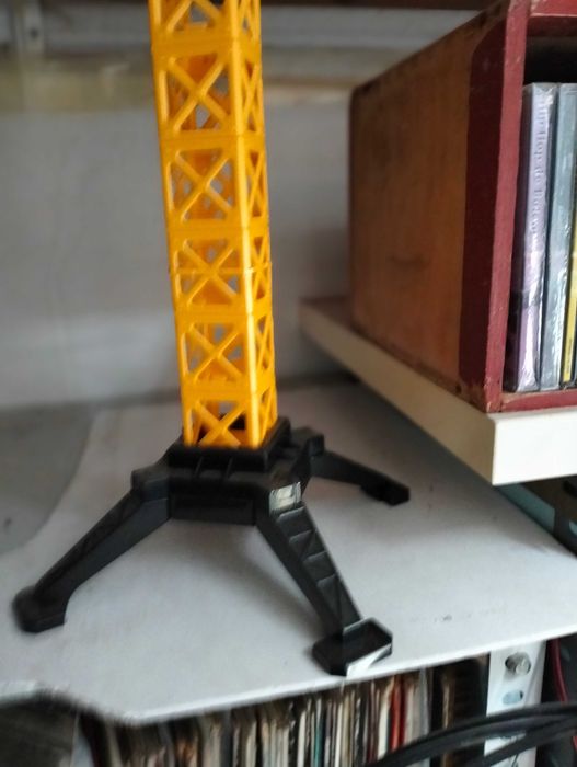 Grua Brinquedo em bom estado