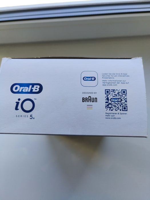 Електрична зубна щітка Oral-B iO 5N Чорна