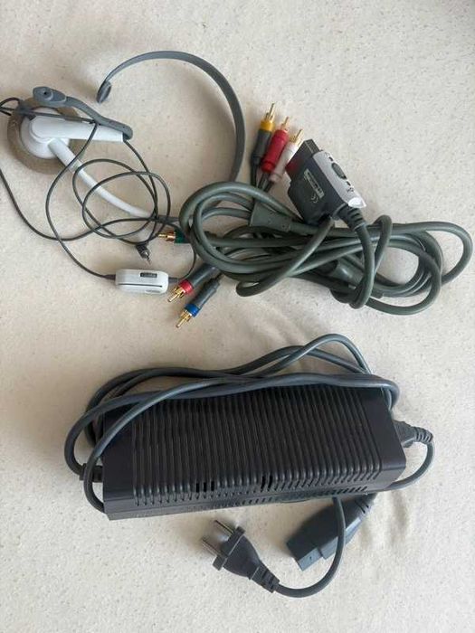 Xbox 360 oryginalny zasilacz 14,2A kabel tv AV orygailne słuchawki zestaw sprawne Xbox