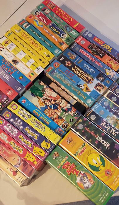 Cassetes de filmes diversos – Disney, Looney Tunes, Teletubbies, Conto