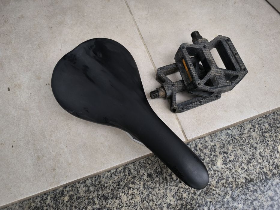 Selim e pedais de plataforma