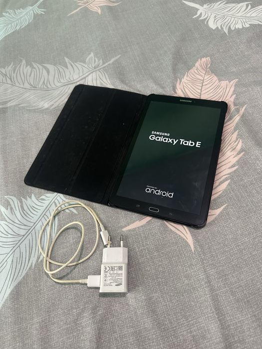 Планшет телефон Samsung Galaxy Tab E 561 4G FM Sim Підримує додатки і програми