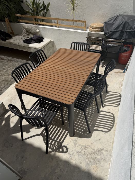Mesa e cadeiras exterior
