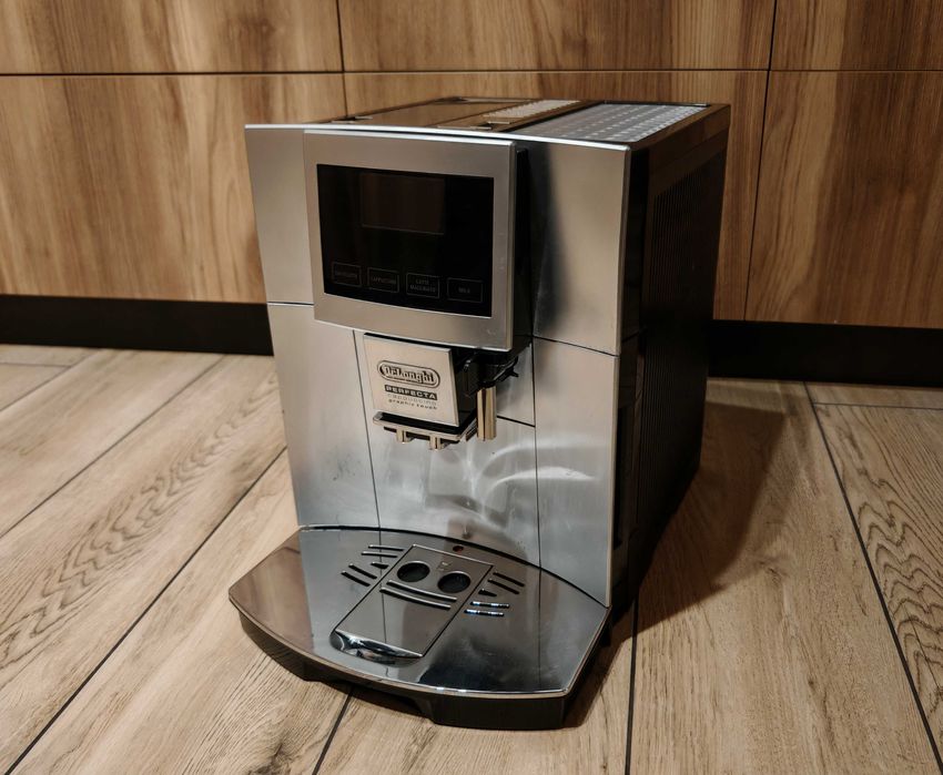Ekspres automatyczny DeLonghi Perfecta Cappuccino, latte, nowy dzbanek